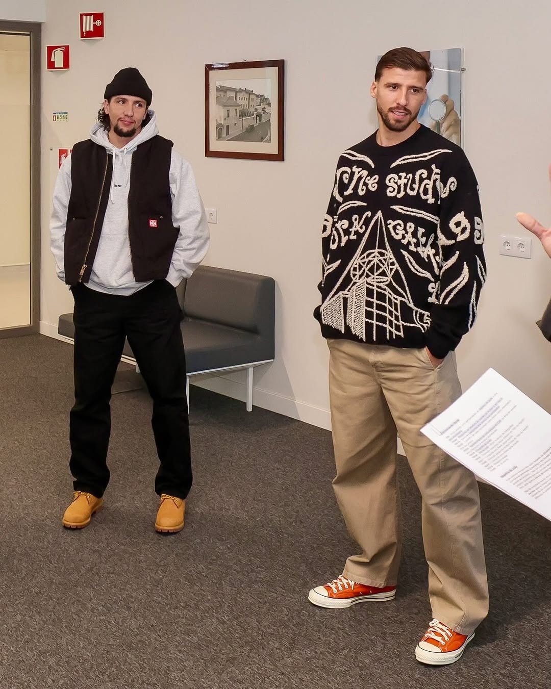 Photo shared by Rúben Gato Dias on November 18, 2025 tagging @ivandias03. May be an image of standing, sweater, fleece, parka, turtleneck, sweatshirt, sweatpants, office and text.