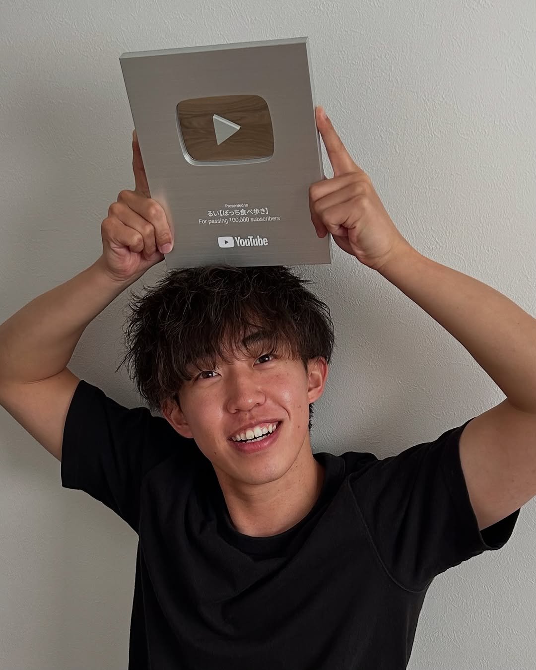 rui_eatingalone 게시물 이미지: I finally reached one goal, 100,000 YouTube...