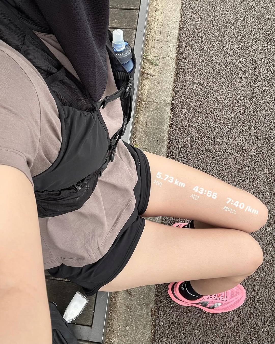 run_runjin 게시물 이미지: #오런완
어제 아침에 러닝하고 밤에 풋살하고 
오늘은 쉴까? 했지만
내일 다리...