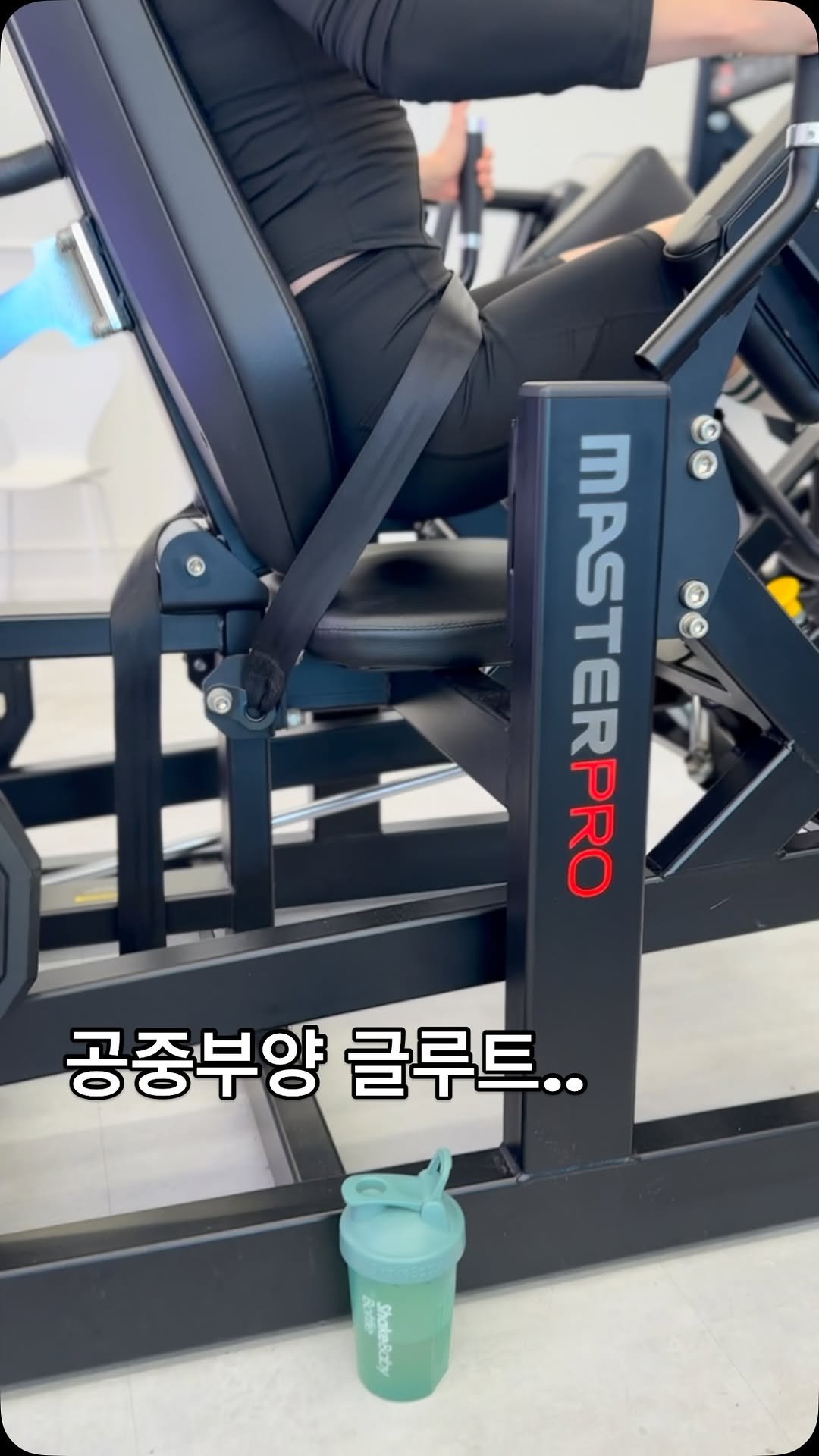 runandgym_dan 게시물 이미지: -

내가 발견 안 했으면 회원님 천장에 머리 박혔어요...