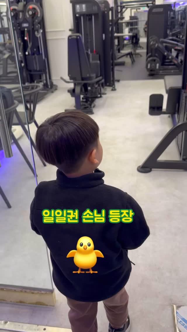 runandgym_dan 게시물 이미지: -

엄마 일하는 곳에 깜짝 방문!
그저 신기하고 하나씩 다 만져보고싶은...