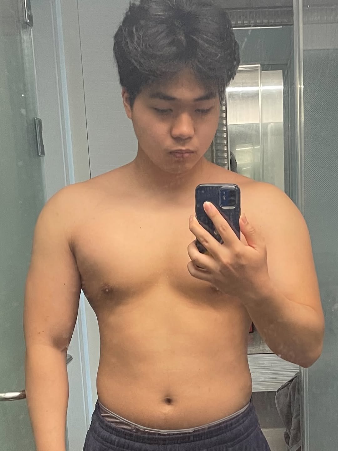 Photo by 달려서 세계속으로 on April 16, 2025. May be a selfie of 1 person, biceps and text.