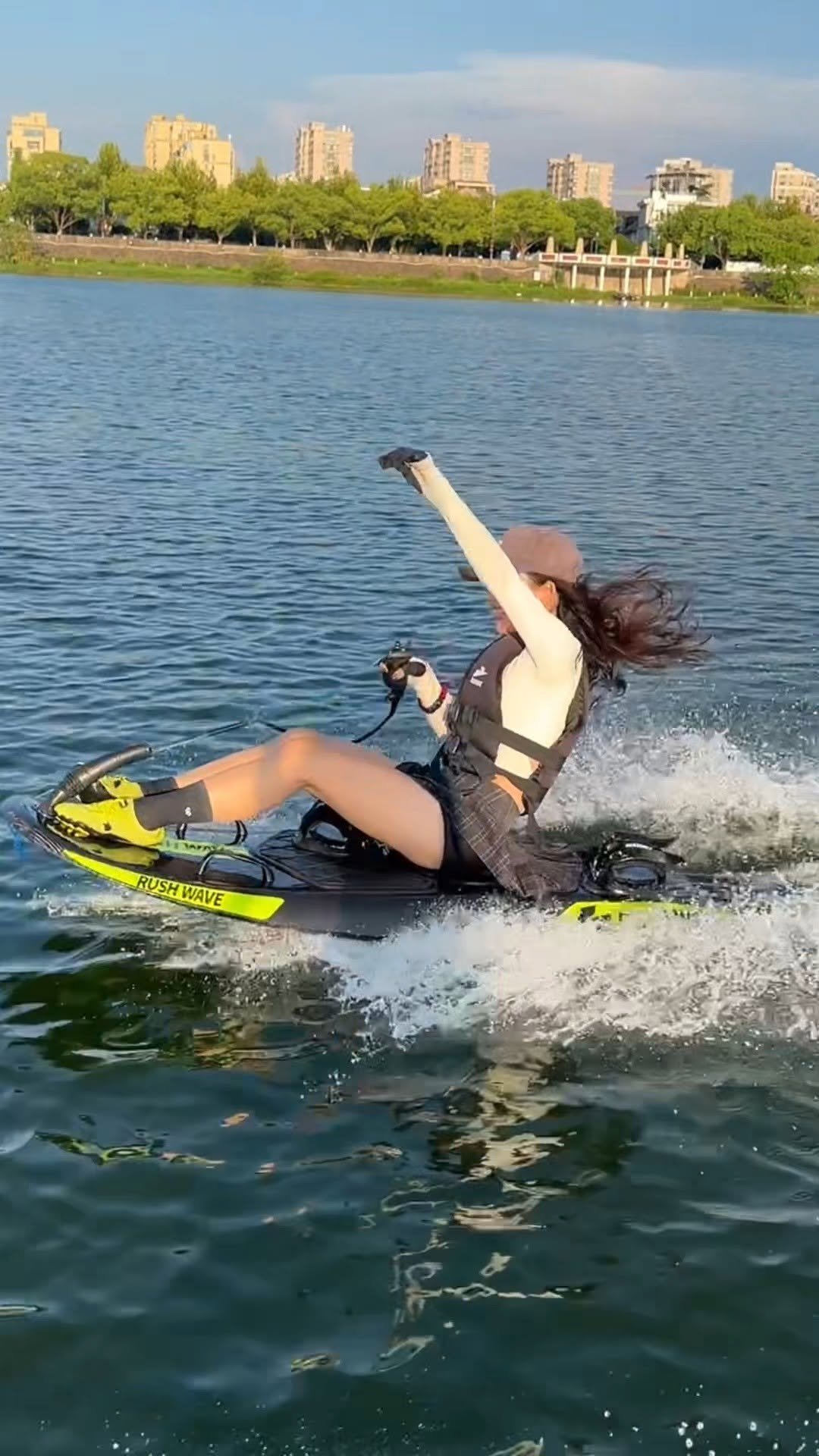 rush_wave 게시물 이미지: RUSH WAVE ,Water surfing is so cool
#rushwave ...