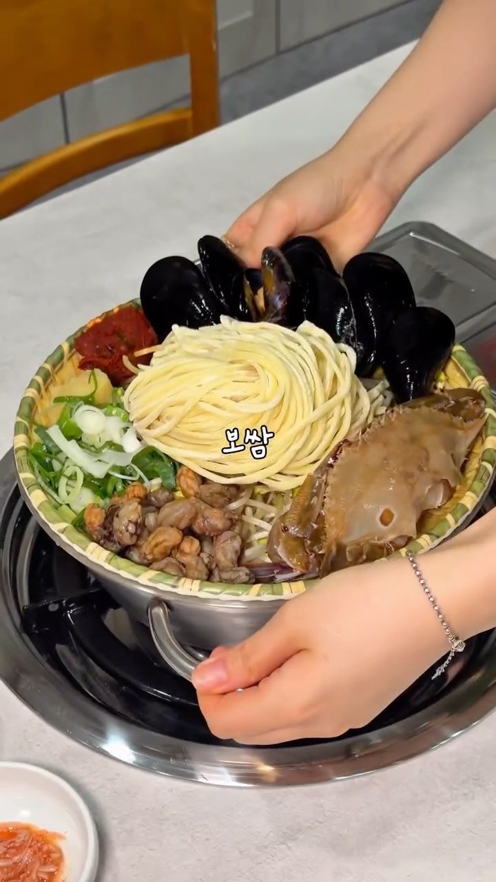 ruyuan_food 게시물 이미지: 해물칼국수or 막국수 무료 소주 맥주 2,500원? 가브리보쌈집...