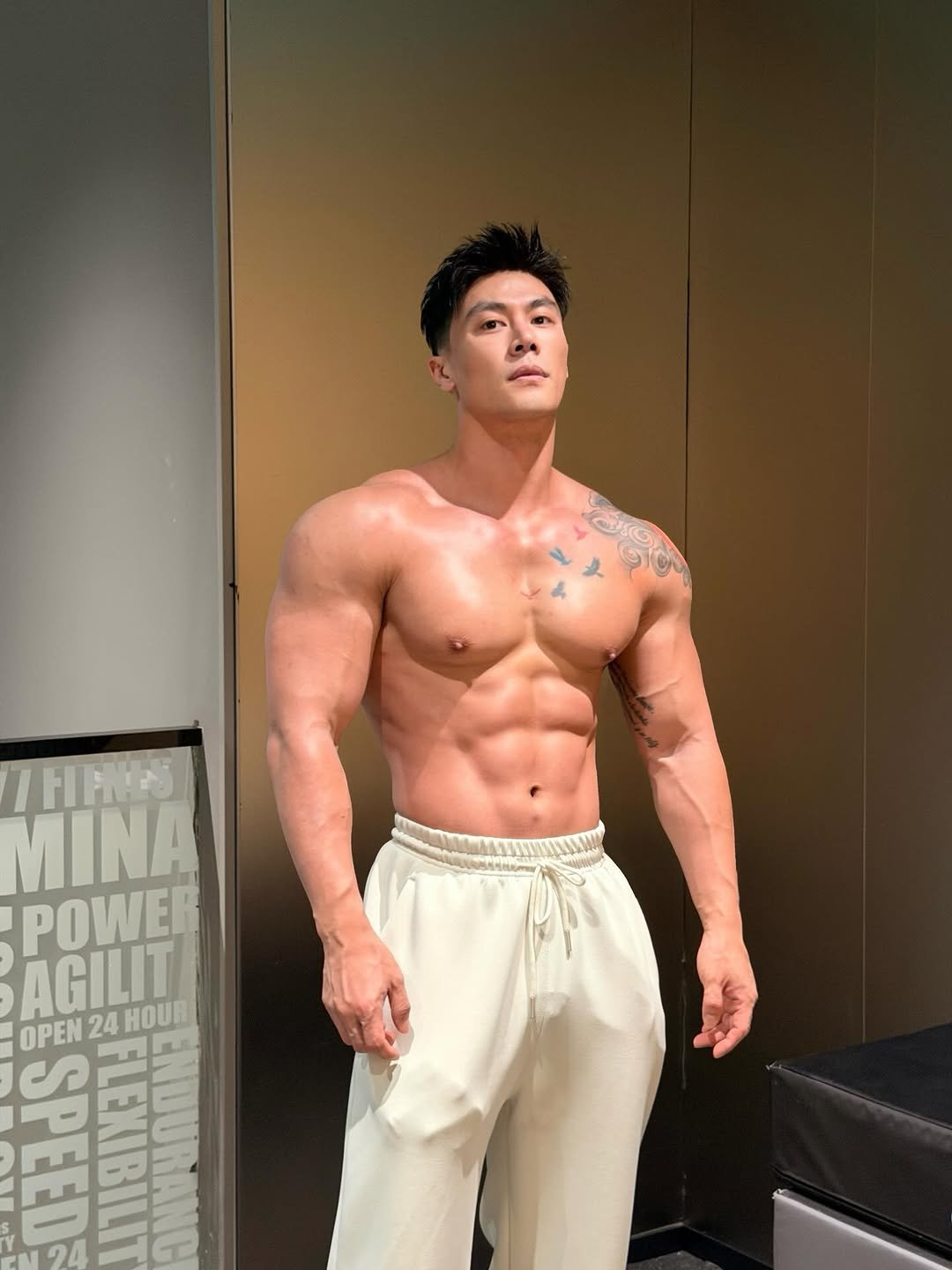 Photo by Ryan Ding on April 28, 2026. May be an image of one or more people, biceps, people bodybuilding, sportswear, sweatpants and text.