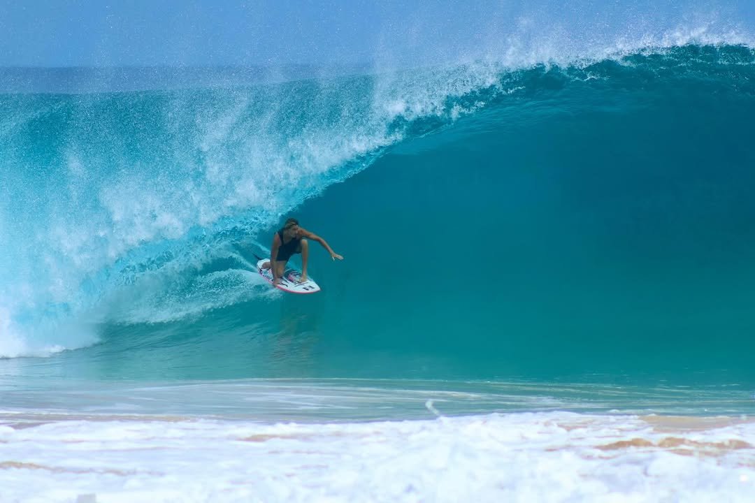 Photo shared by Ryan Kainalo 🇧🇷 on April 15, 2026 tagging @integralmedica, @billabong_brasil, @hbbrasil, @tbs_surfboards, @personalboards, @silverbaybrasil, @starpointfranquias, @clearcorrect.br, @psicoterapiaesportiva, @radicaiscorinthians, and @waaw.oficial. May be an image of surfboard, wetsuit, water, ocean and text.