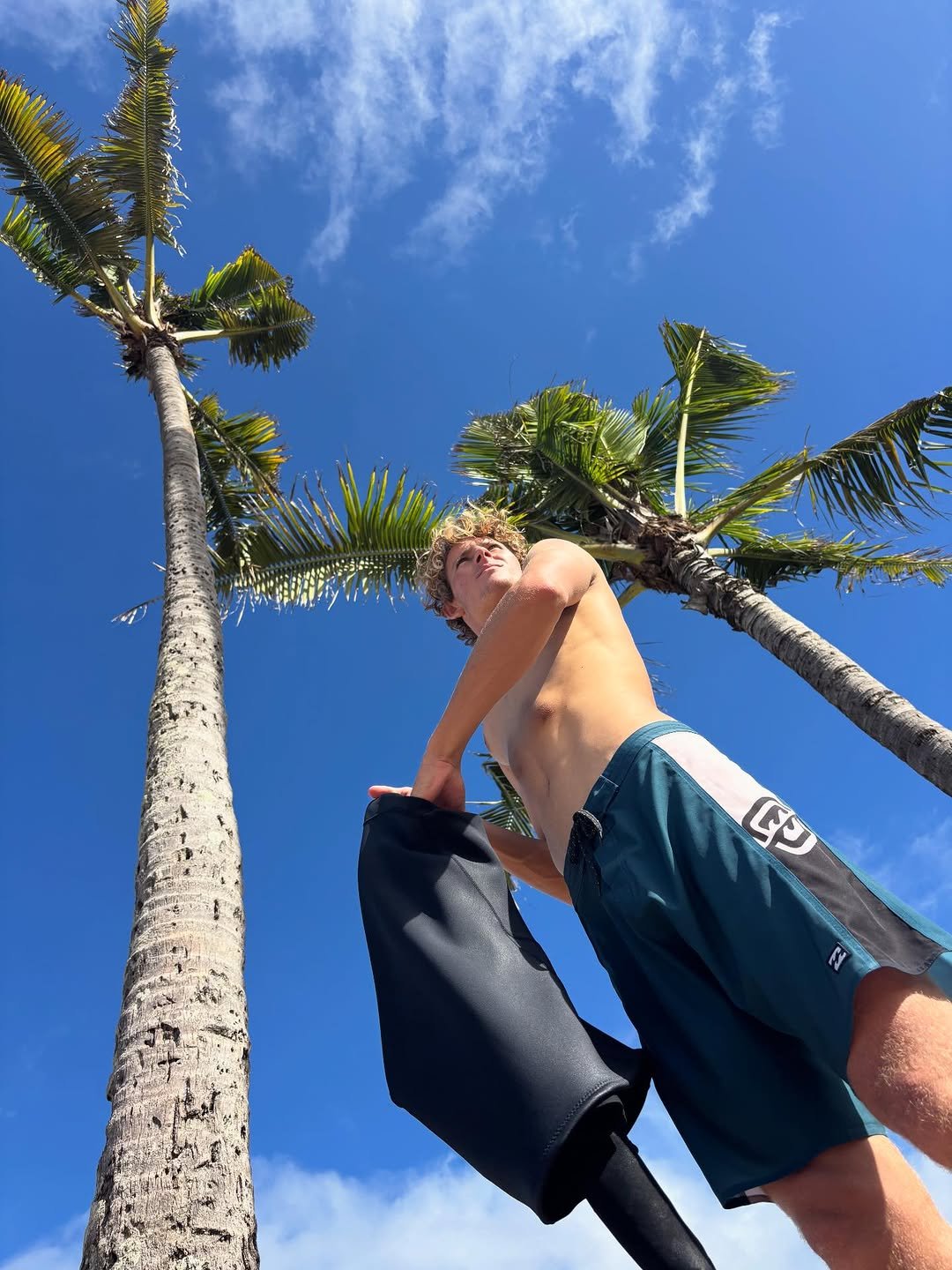 Photo shared by Ryan Kainalo 🇧🇷 on January 02, 2026 tagging @billabong_brasil. May be an image of wetsuit, palm trees and text.