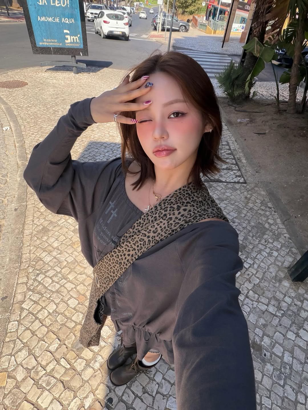 Photo by 령령 𝐑𝐲𝐞𝐨𝐧𝐠𝐫𝐲𝐞𝐨𝐧𝐠 ♡⁼³₌₃ on November 09, 2025. May be an image of one or more people, hair, top, outdoors and text.