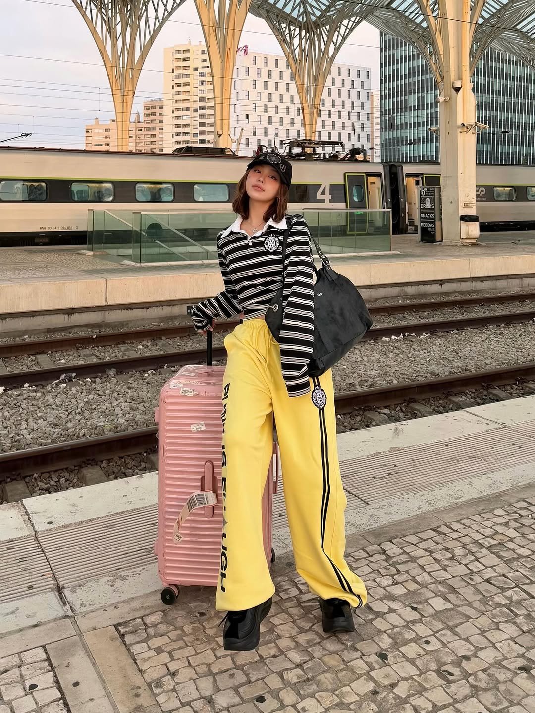 Photo shared by 령령 𝐑𝐲𝐞𝐨𝐧𝐠𝐫𝐲𝐞𝐨𝐧𝐠 ♡⁼³₌₃ on October 21, 2025 tagging @hieta_official. May be an image of suitcase, briefcase, luggage, terminal and text.
