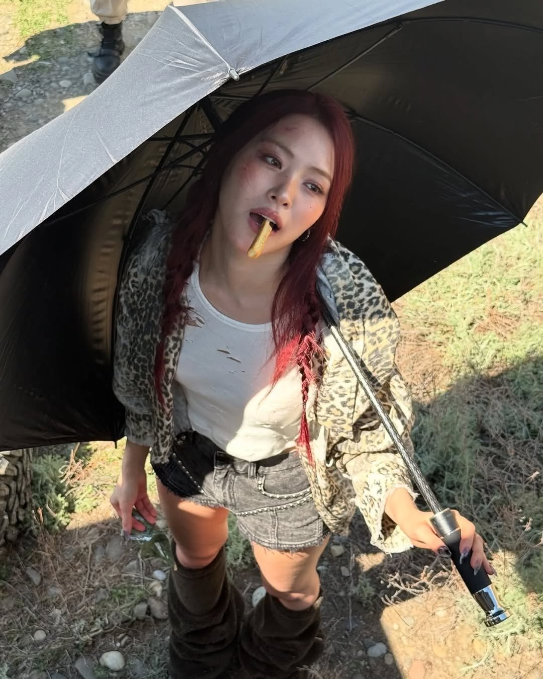Photo by ITZY RYUJIN (신류진) on December 12, 2025. May be an image of smoking, cigarette, parasol, cigar, umbrella and text.