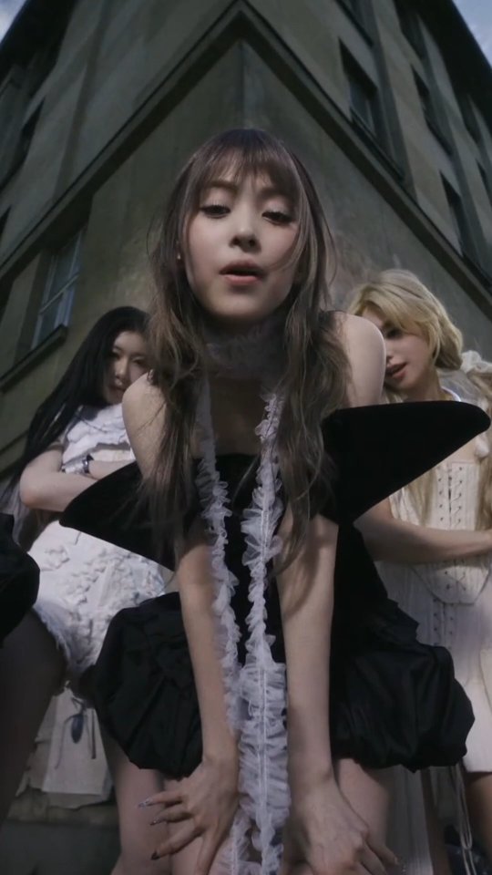 ryujin__itzy 게시물 이미지: 'tunnel vision' out now!

#ITZY #RYUJIN #있지 #류진