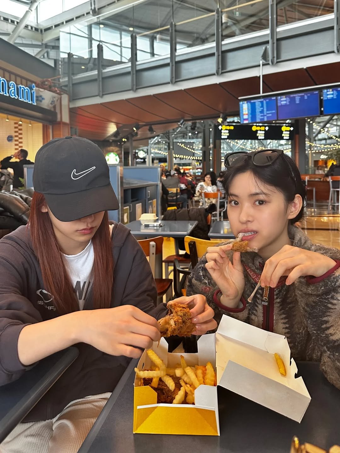 Photo by ITZY RYUJIN (신류진) on April 04, 2026. May be an image of chicken, fish and chips, french fries and text.