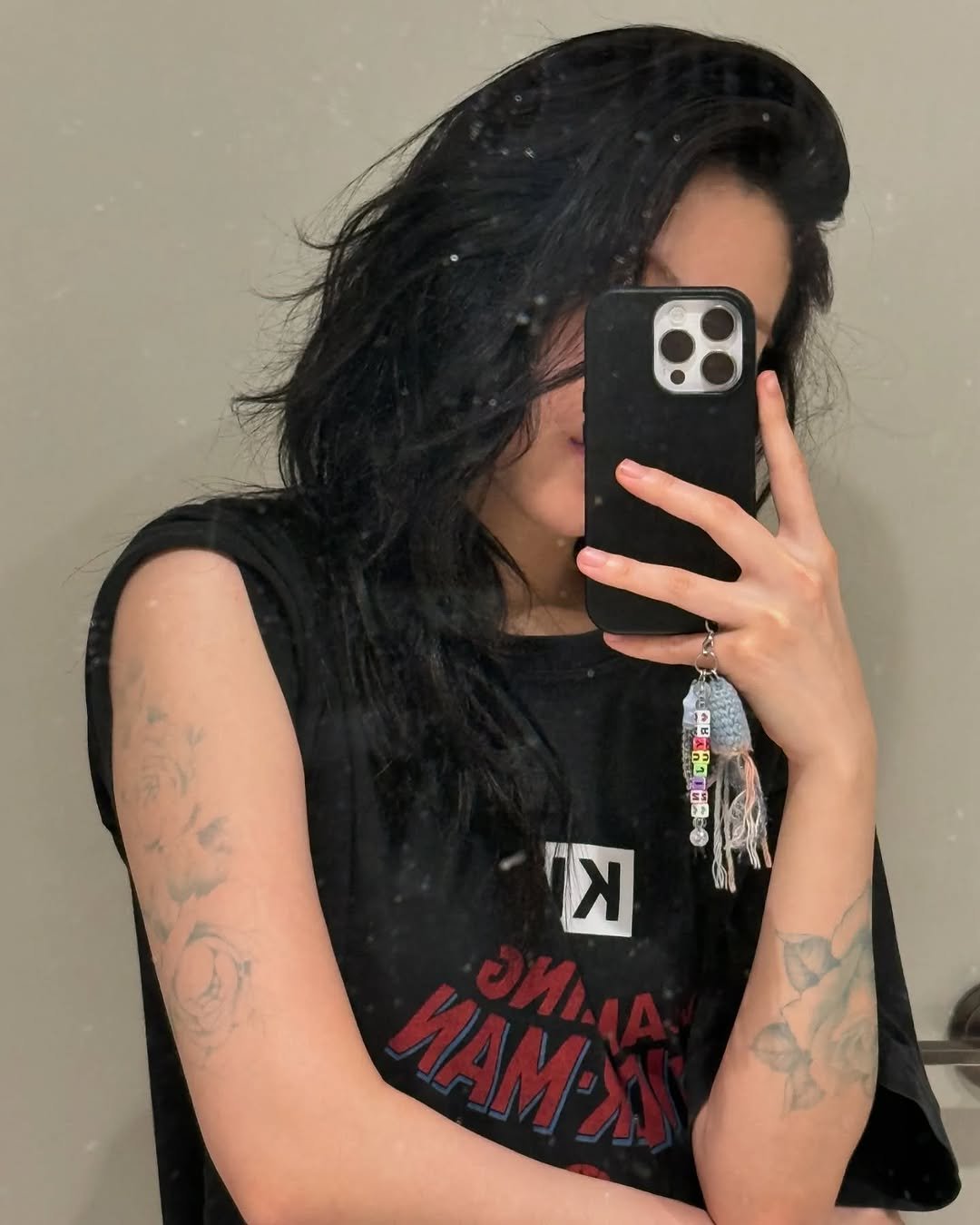 Photo by ITZY RYUJIN (신류진) on December 29, 2025. May be a selfie of phone, skull and text.