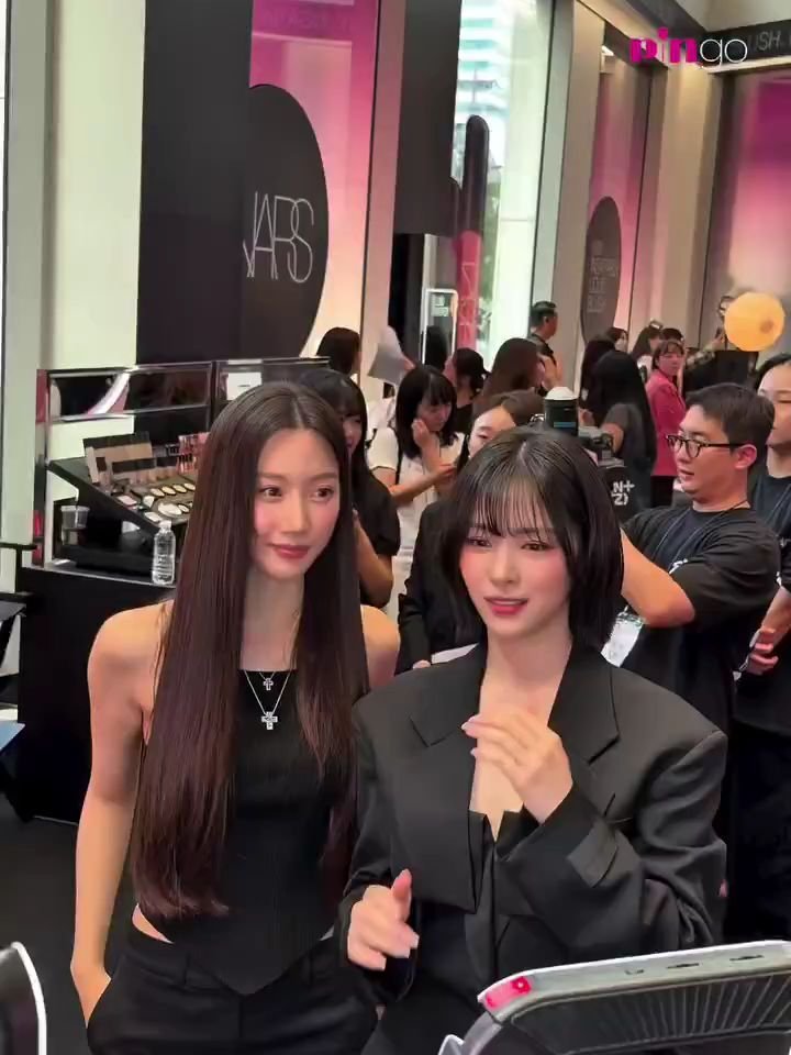 ryujin__itzy 게시물 이미지: with @m_kayoung 🖤 at NARS event today

#ITZY...