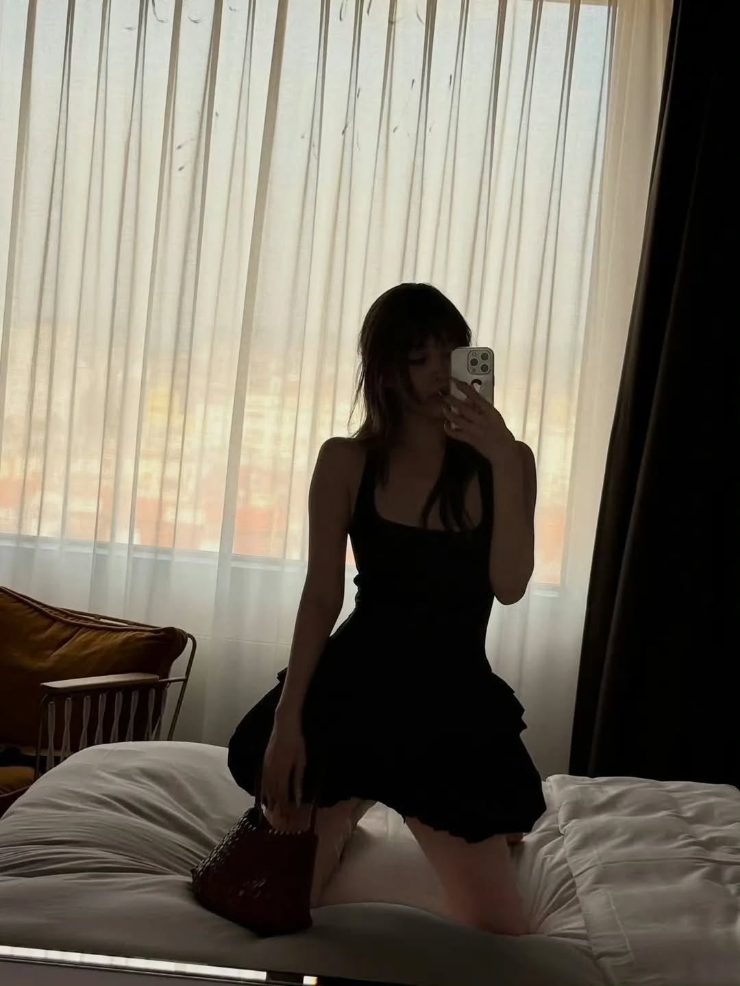 Photo by ITZY RYUJIN (신류진) on November 22, 2025. May be an image of slip, bed, curtains, mirror and text.