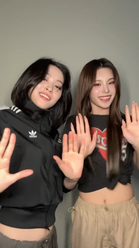 ryujin__itzy 게시물 이미지: 땡떵 🐺🐱💗

#ITZY #RYUJIN #있지 #류진