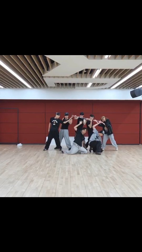 ryujin__itzy 게시물 이미지: standing next to you dance practice 🔥

#ITZY...