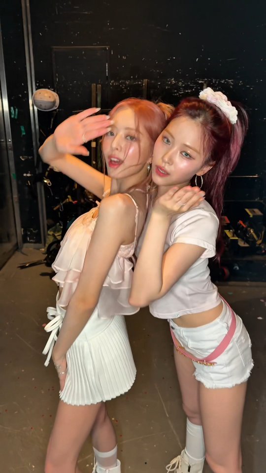 ryujin__itzy 게시물 이미지: 신자매의 kiss and tell 💋

#ITZY #RYUJIN #있지 #류진