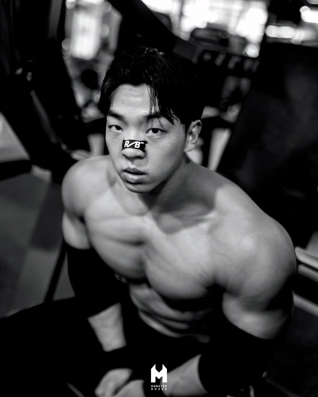 ryun_seo 게시물 이미지: Men's Sports Model Atilete
심현서 🇰🇷
Shim...