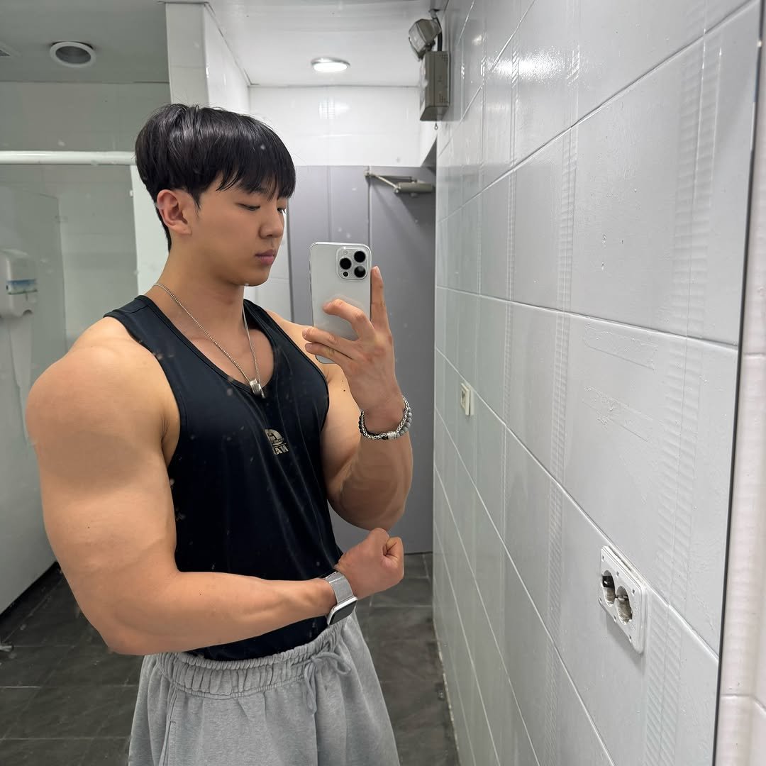 ryun_seo 게시물 이미지: 태닝 안 하니 흰둥이가 되어버리네