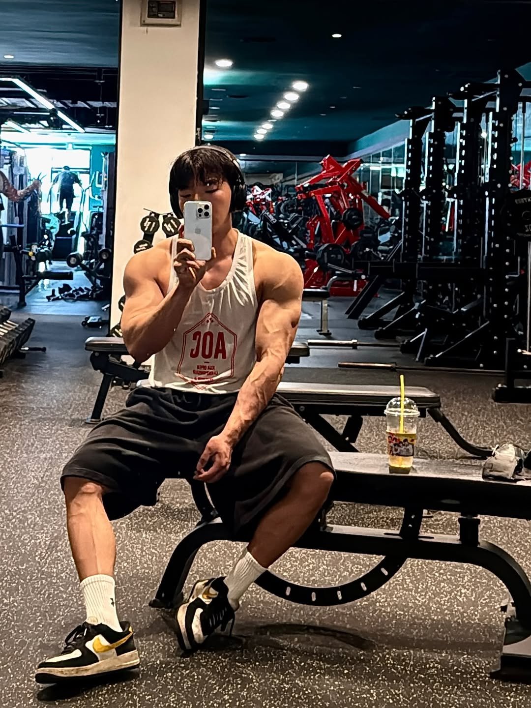 ryun_seo 게시물 이미지: 요즘 물통보다 커피잔을 더 많이 쓰는 거 같은데
.
.
.
.
.
.
.
#gym...