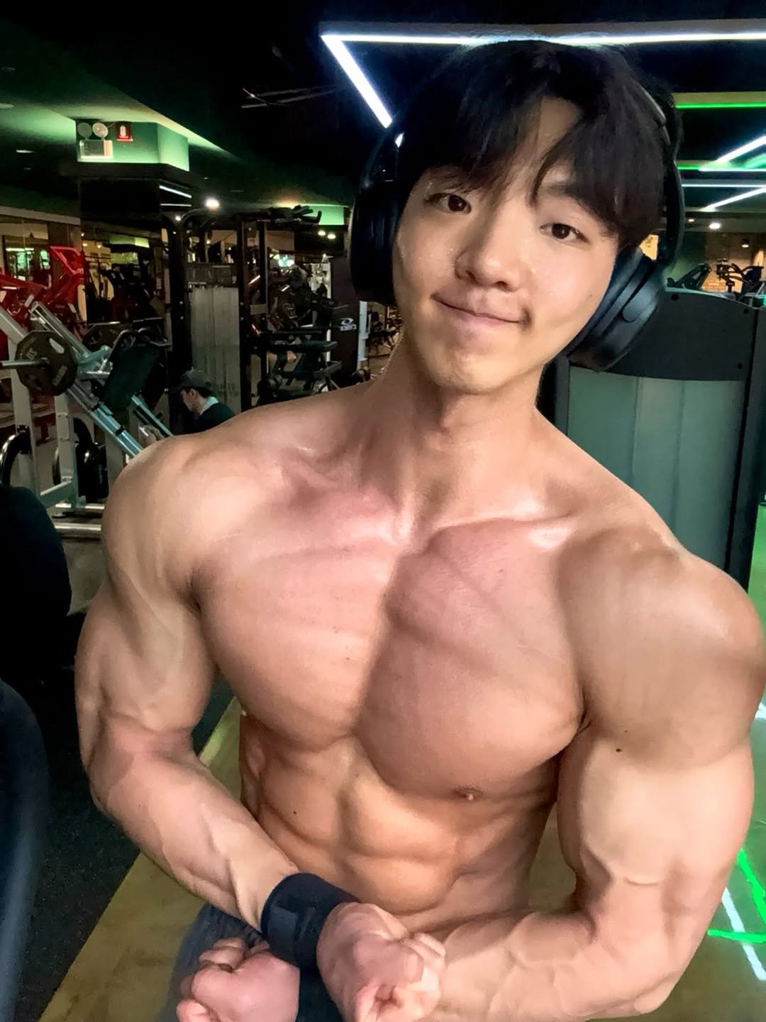ryun_seo 게시물 이미지: 억지 미소🙂
.
.
.
.
.
.
#gymlife #bodybuilding...