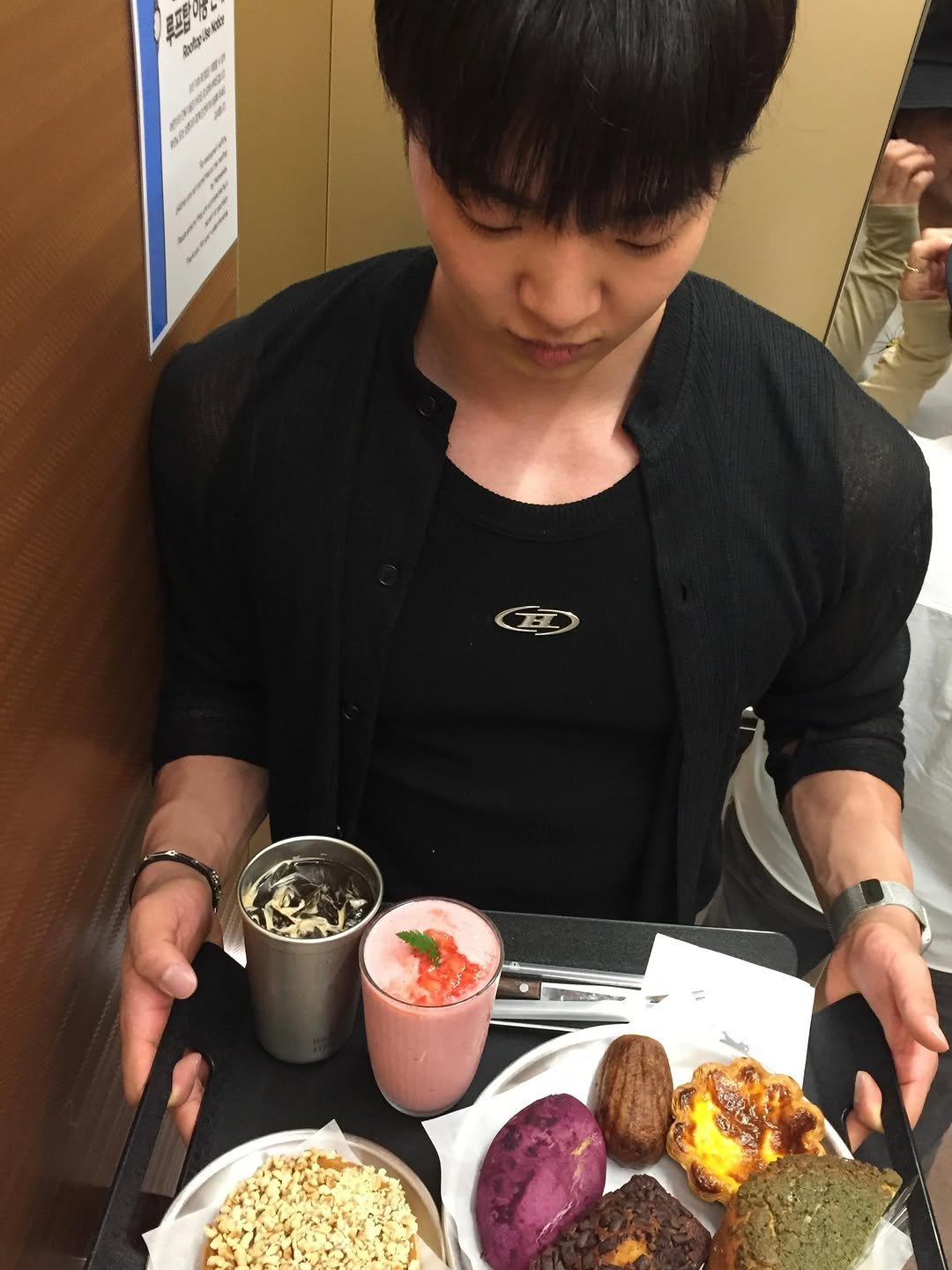 ryun_seo 게시물 이미지: 일단 담으면 다 먹을 수 있잖아??
.
.
.
.
.
.
#대형카페 #프리퍼카페 #카페디저트