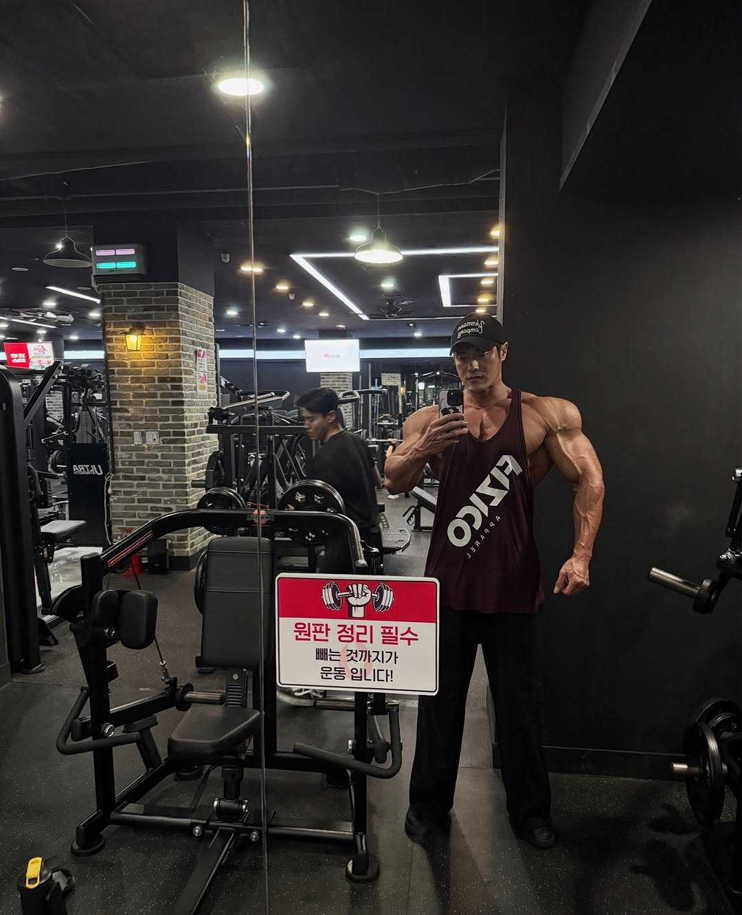 s.ho_thefit 게시물 이미지: “𝙆𝙚𝙚𝙥 𝙂𝙤𝙞𝙣𝙜“ 

오늘은 태닝 조명빨 잘 받은 거 같네!💡
#장안동 태닝은...