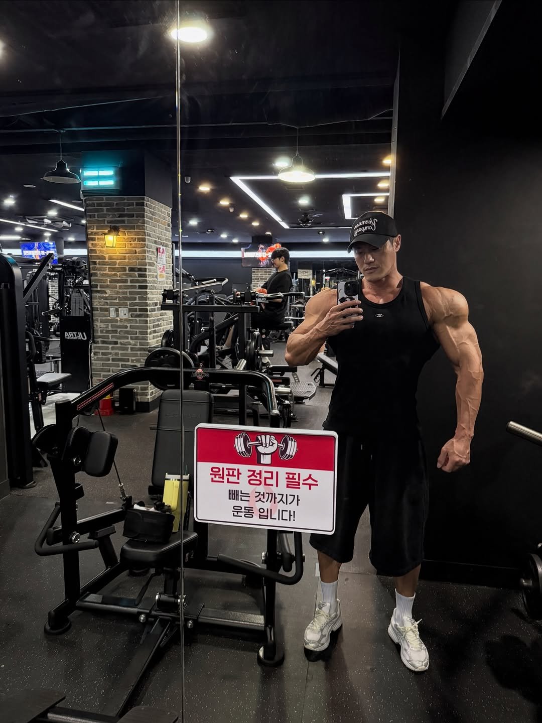 s.ho_thefit 게시물 이미지: “𝙆𝙚𝙚𝙥 𝙂𝙤𝙞𝙣𝙜“ 

오늘은 어깨 운동💪🏾

✔️일반,선수 레슨문의 📩...