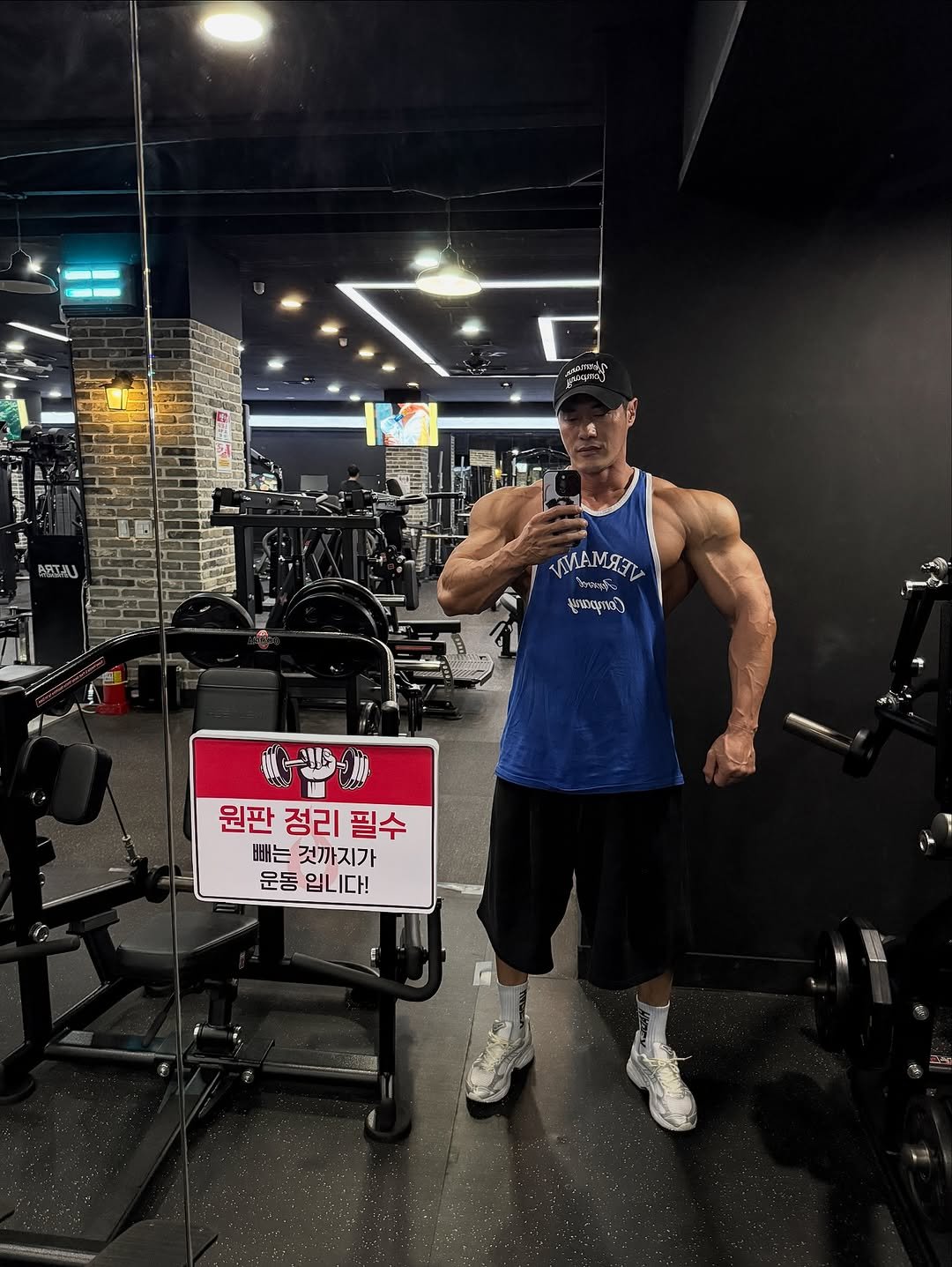 s.ho_thefit 게시물 이미지: “
대만프로까지 준비하려다가 그냥 여기서 STOP

맨즈피지크 대회 준비하시 거나...