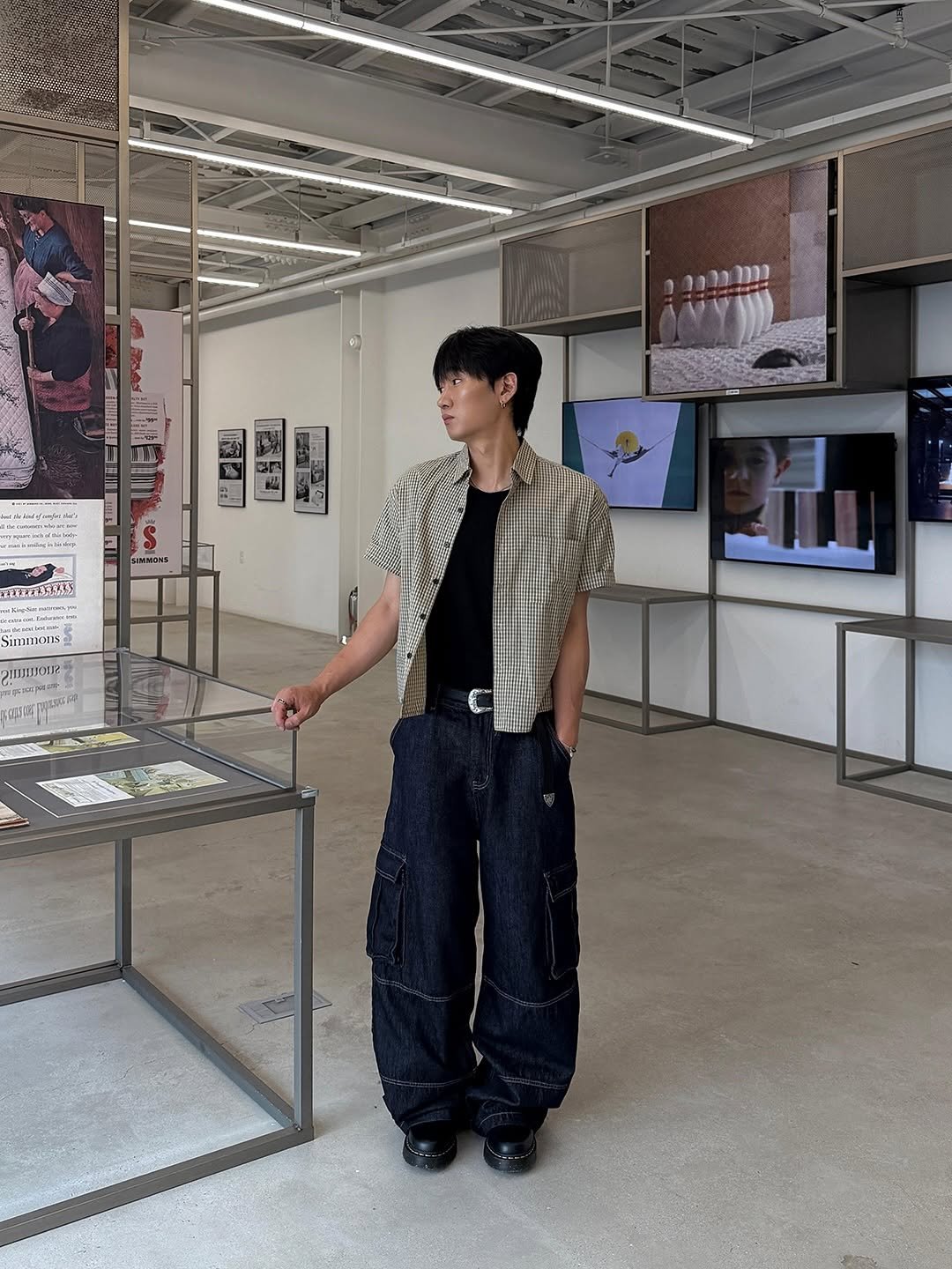 Photo by 신상준/아넌 on July 22, 2025. May be an image of 2 people, people standing and text.