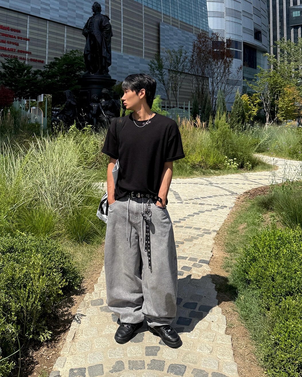 Photo by 신상준/아넌 on July 15, 2025. May be an image of 1 person, sweatpants and text.