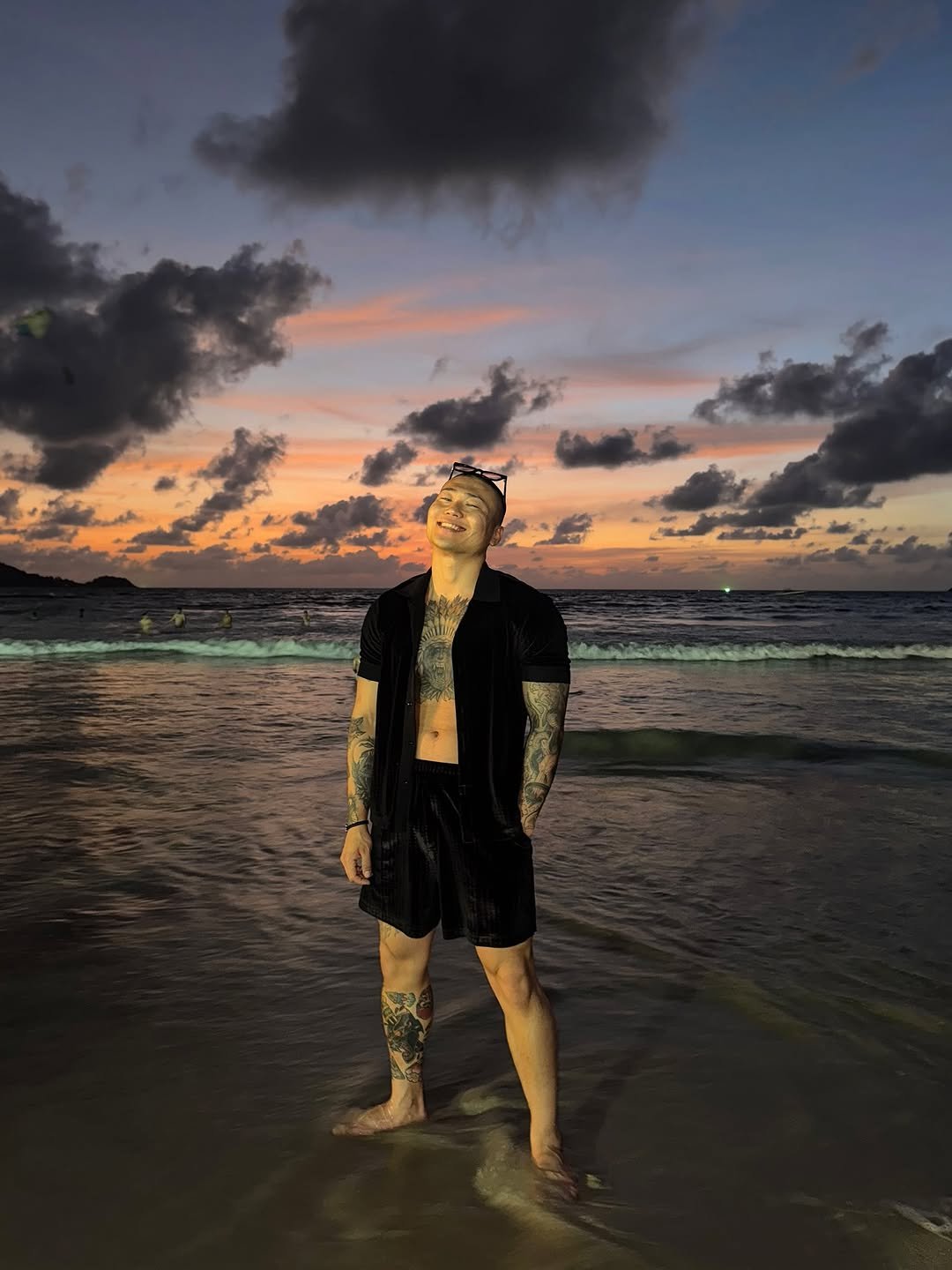 Photo by 돌쇠 on August 11, 2025. May be an image of 1 person, twilight, ocean and beach.