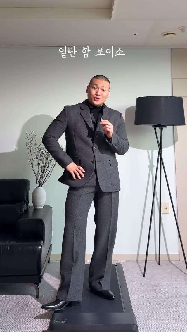 s.tone__iron 게시물 이미지: F/W 시즌 최적화 수트
일단 함 보이소 😉

그리고
어떤 컬러가 맘에 드시나요?