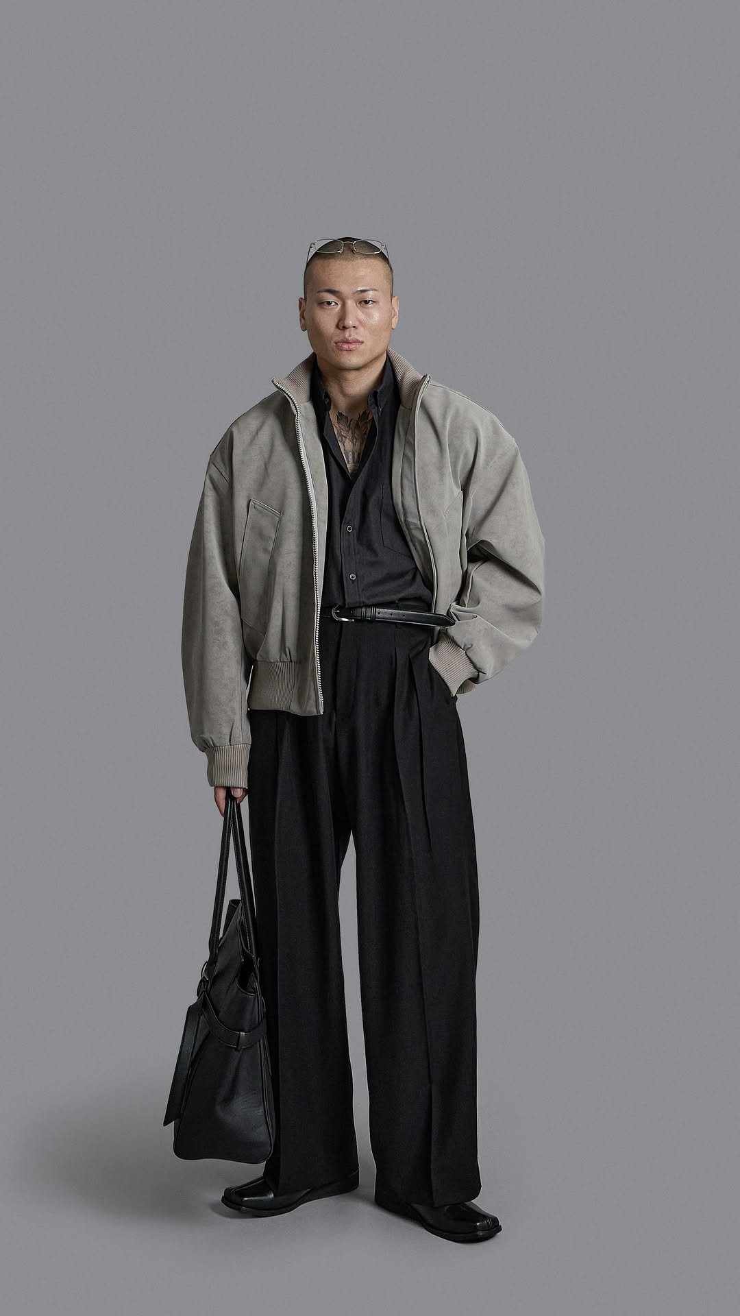 s.tone__iron 게시물 이미지: 올 블랙에 베이지 뽀인뜨!

또 보고싶은 착장 있으시면 댓글로 남겨주세요 ~🗿