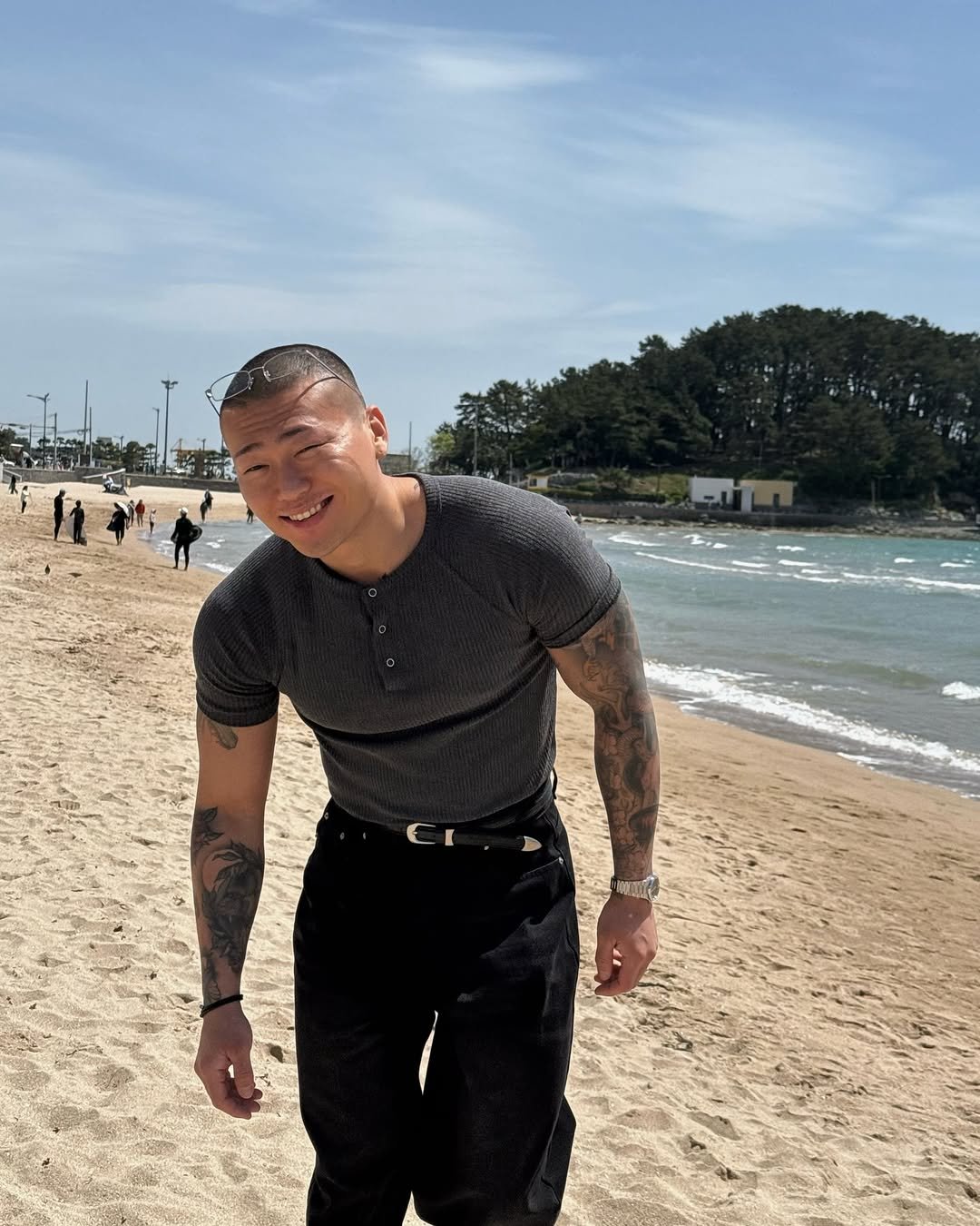 Photo shared by 돌쇠 on April 30, 2025 tagging @look.at.stone. May be an image of 4 people, wingtip shoes, beach and text.