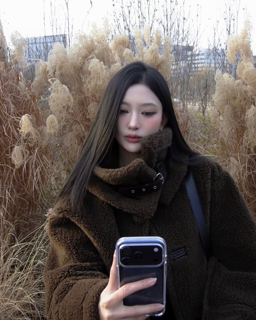 Photo shared by Subin Shin on January 05, 2026 tagging @marron.edition_official. May be a selfie of one or more people, hair, duffle coat, goosedown coat, phone, parka, grass and text.