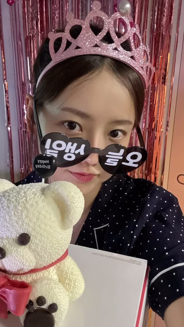 s0710b 게시물 이미지: 35번째 생일 기록🎂🖤 오늘 하루 나를 공주로 만들어준 칭구들 사랑해욤 

근데...
