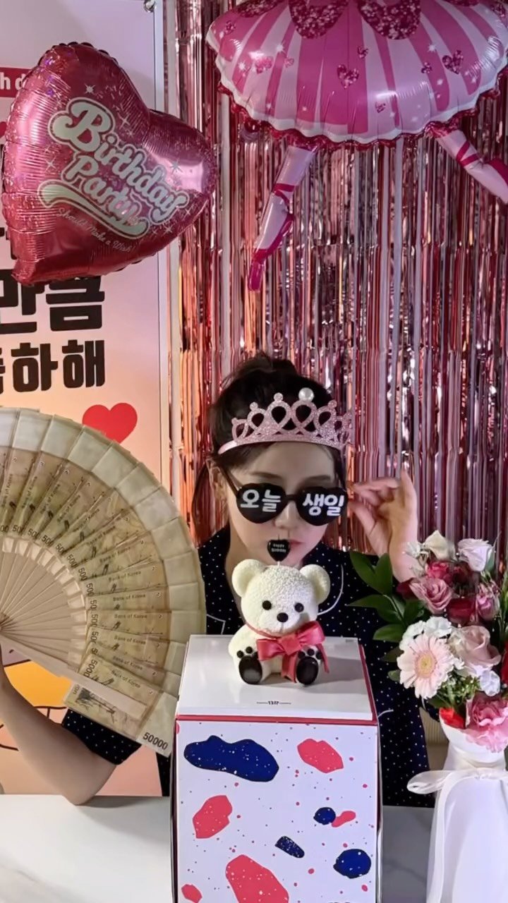 s0710b 게시물 이미지: 35번째 생일 기록🎂🖤 오늘 하루 나를 공주로 만들어준 칭구들 사랑해욤 

근데...