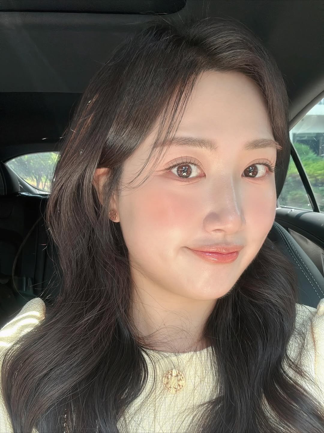 Photo shared by 💧이슬💧봄라이트 코덕🧡 on November 25, 2025 tagging @naturerepublic_kr. May be a selfie of one or more people, hair and text.