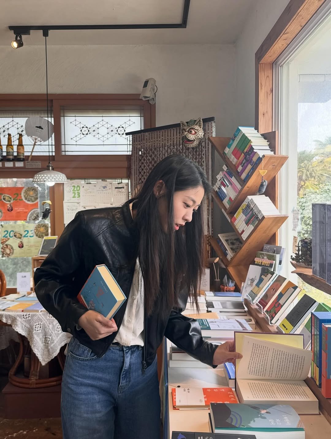 Photo by 김설현 on December 18, 2025. May be an illustration of studying, diary, book and text.