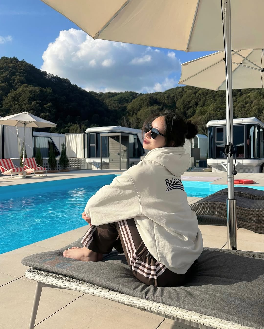 Photo shared by 우수한 禹洙漢🎀 on November 24, 2025 tagging @starlord_the1st. May be an image of deck chair, bath robe, sarong and outdoors.