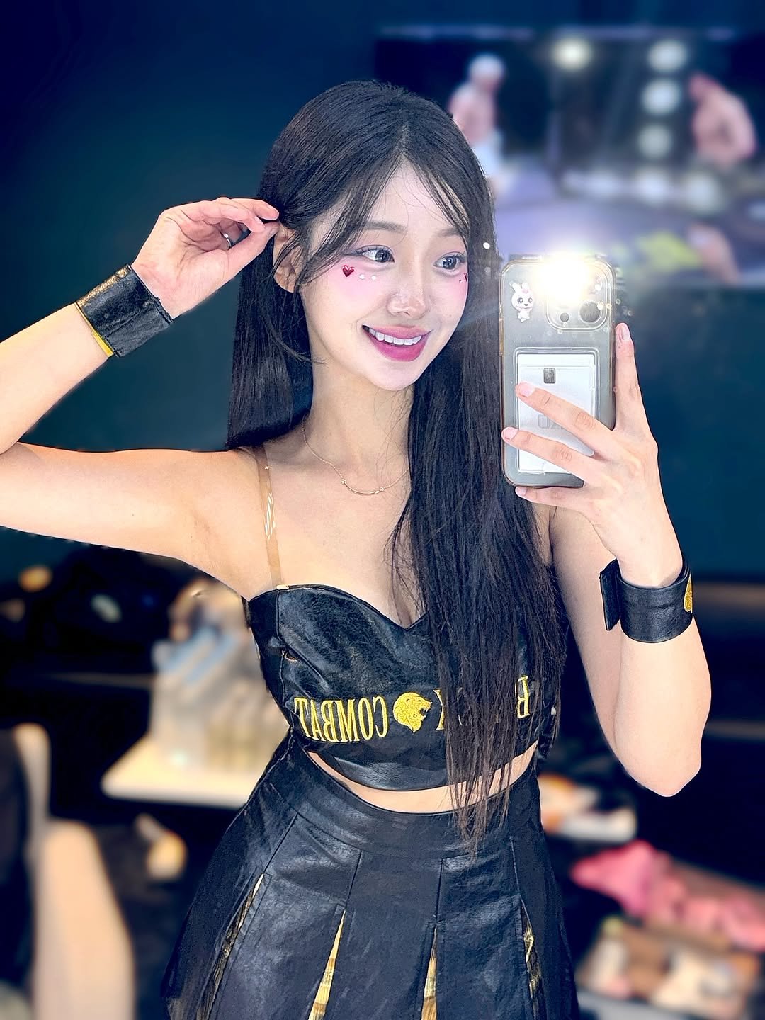 Photo by 우수한 禹洙漢🎀 on August 23, 2025. May be an image of one or more people and hair.