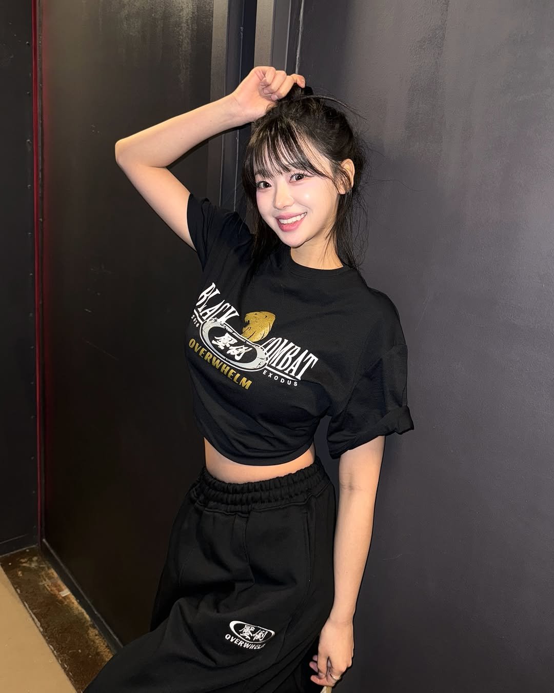 Photo shared by 우수한 禹洙漢🎀 on January 08, 2026 tagging @overwhelm__official_, and @blackcombat_official. May be an image of one or more people, hair, sportswear, sweatpants, top and text.