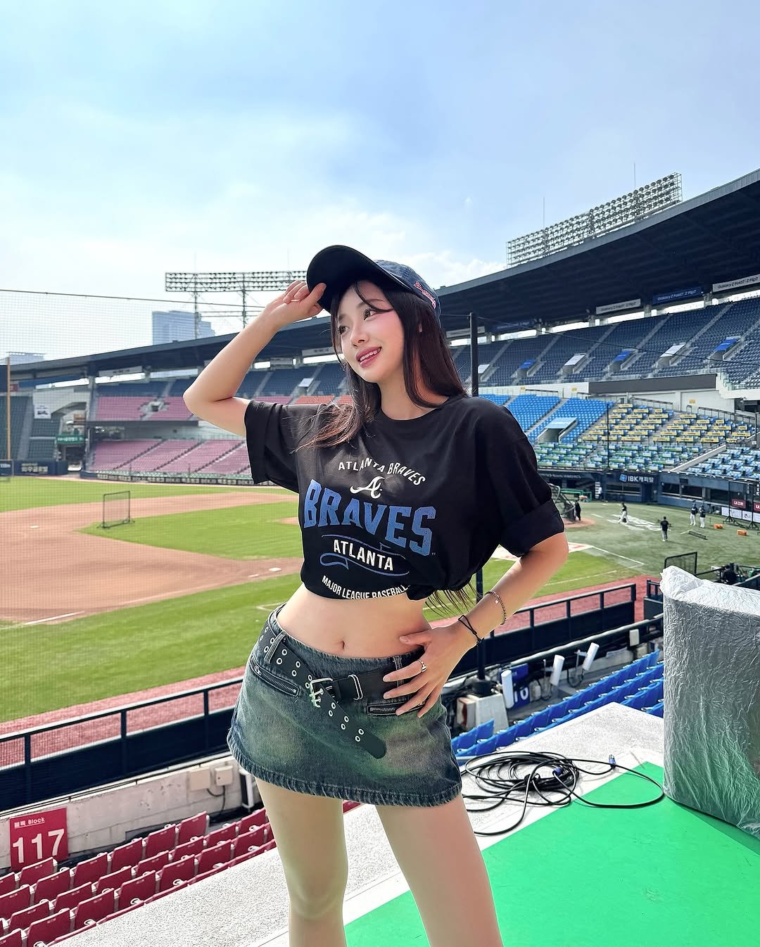 Photo shared by 우수한 禹洙漢🎀 on July 24, 2025 tagging @mlbkorea, and @mlbcrew_kr. May be an image of stadium and text.