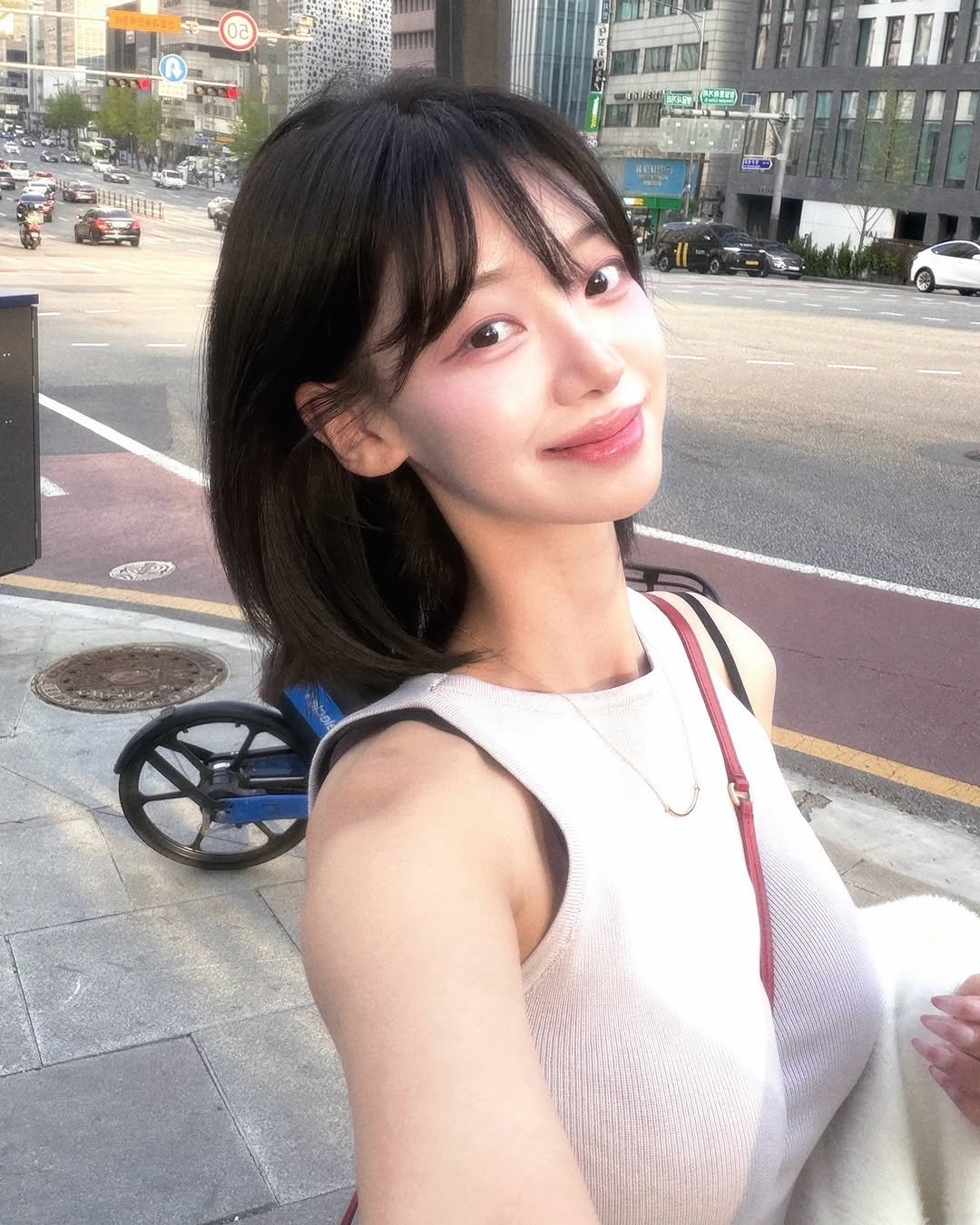 Photo by 우수한 禹洙漢🎀 on April 16, 2026. May be an image of one or more people, hair, bus and text.