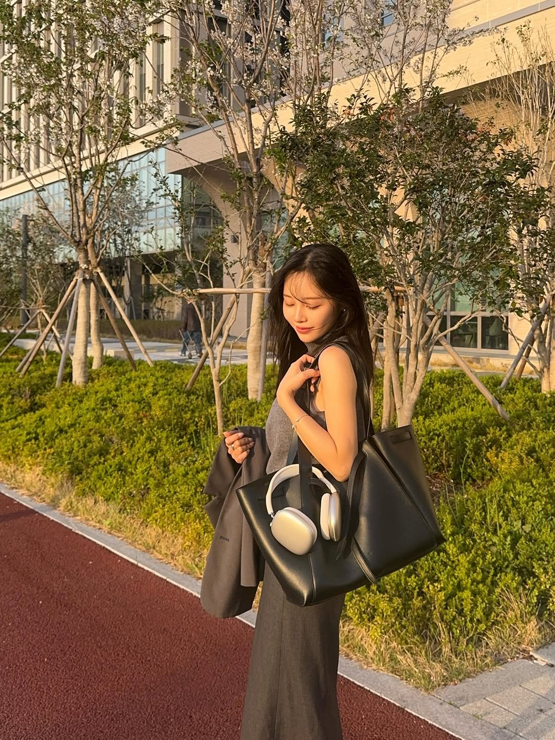 Photo by 이솔이 ✨ on April 22, 2026. May be an image of purse and text.