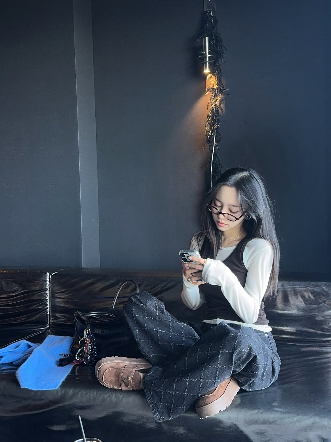 Photo by 이솔이 ✨ on February 23, 2026. May be an image of drink, sparkler, baby's-breath and text.