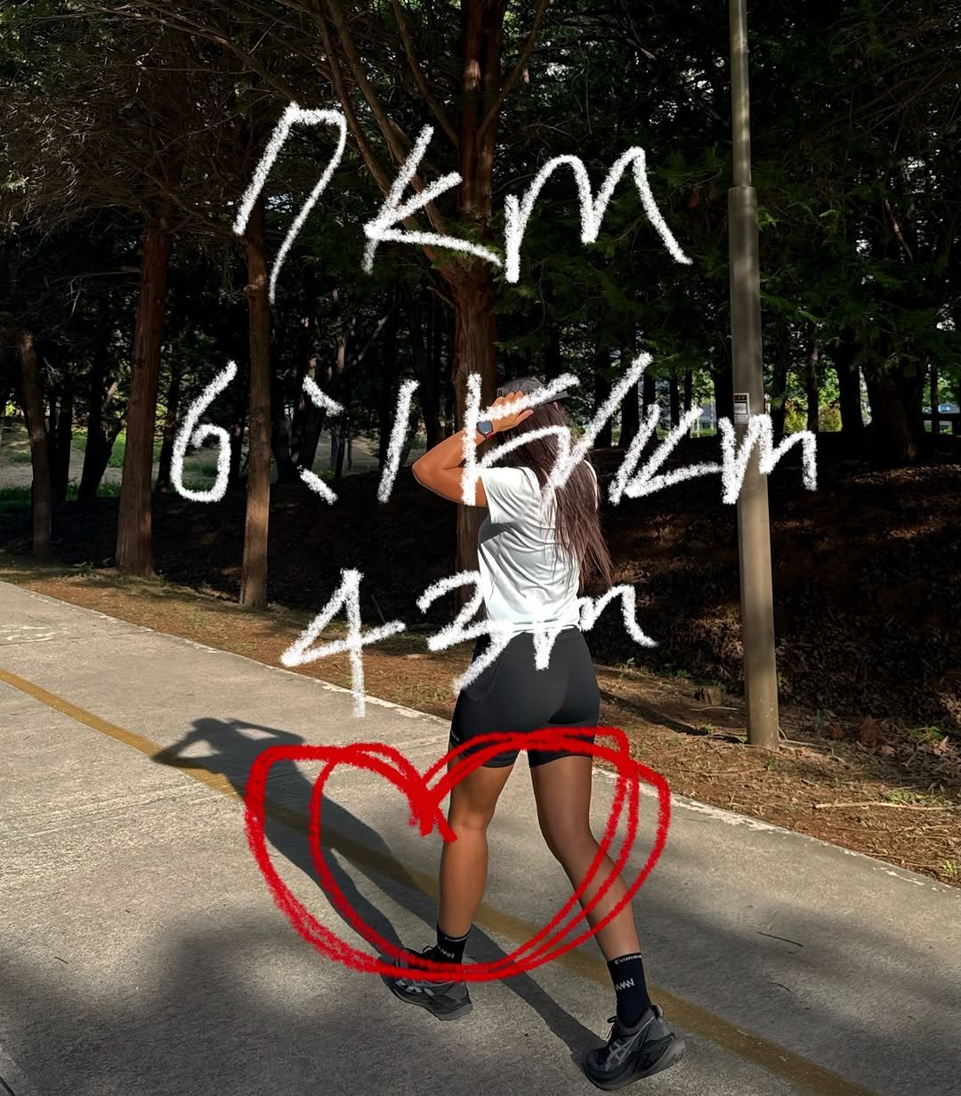 s_eoung__ 게시물 이미지: 요즘 누가 스트라바 쓰냐~ 이게 유행이래 
따라해보세요❤️
#러닝 #running #러닝코디
