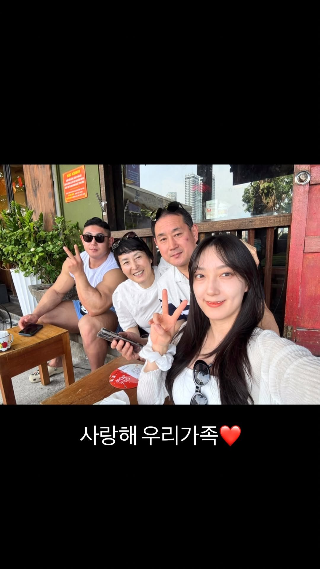 s_jin.petit 게시물 이미지: #다낭가족여행

33살이 되어서 처음으로 부모님을 모시고
여동생을 데리고 가족끼리...